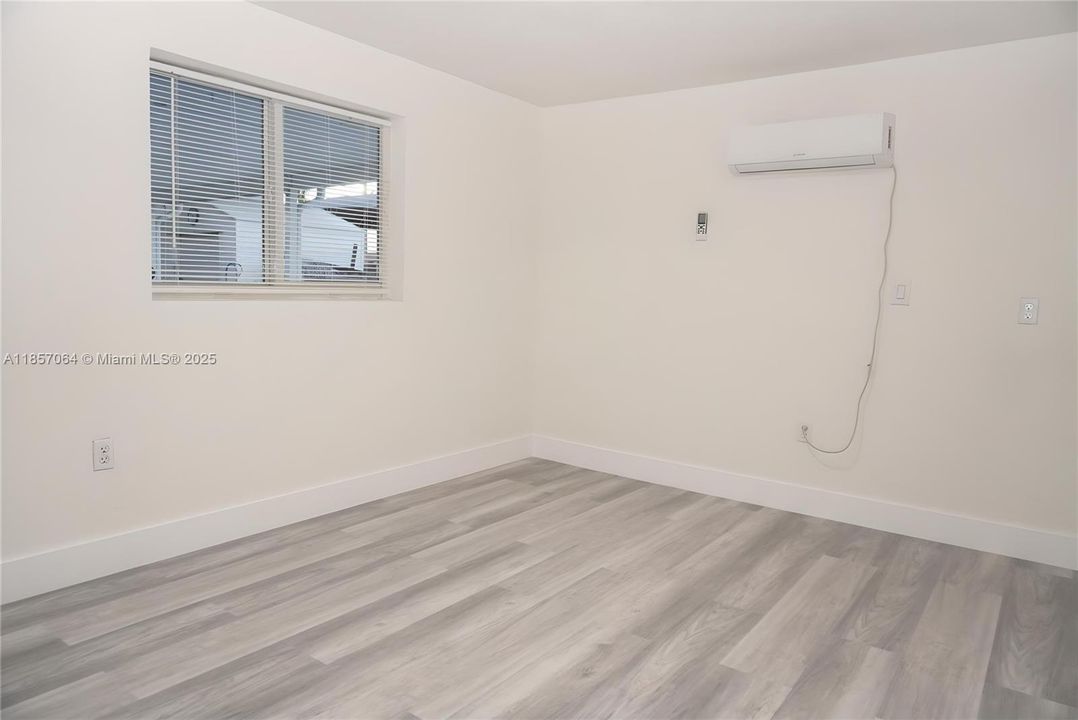 Под контрактом: $675,000 (6 спален, 5 ванн, 1768 Квадратных фут)