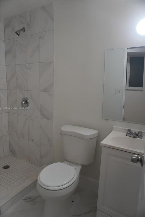 Под контрактом: $675,000 (6 спален, 5 ванн, 1768 Квадратных фут)