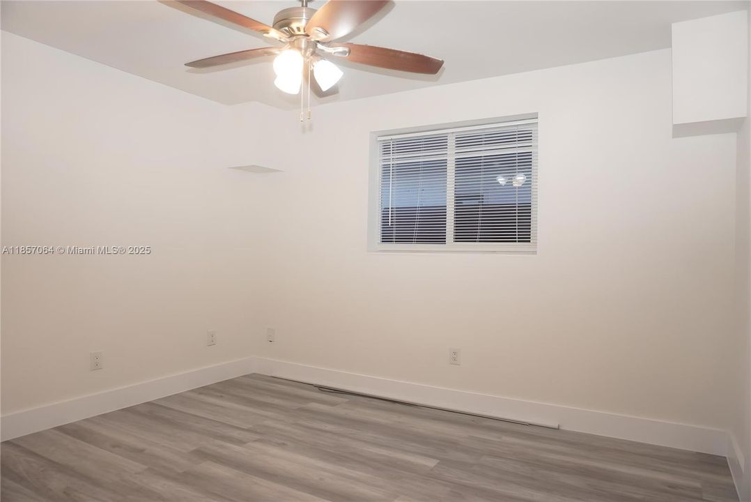 Под контрактом: $675,000 (6 спален, 5 ванн, 1768 Квадратных фут)