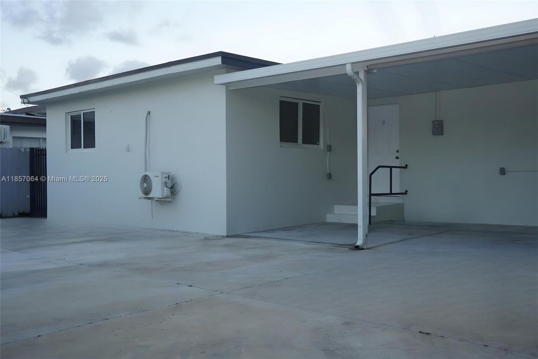 Под контрактом: $675,000 (6 спален, 5 ванн, 1768 Квадратных фут)