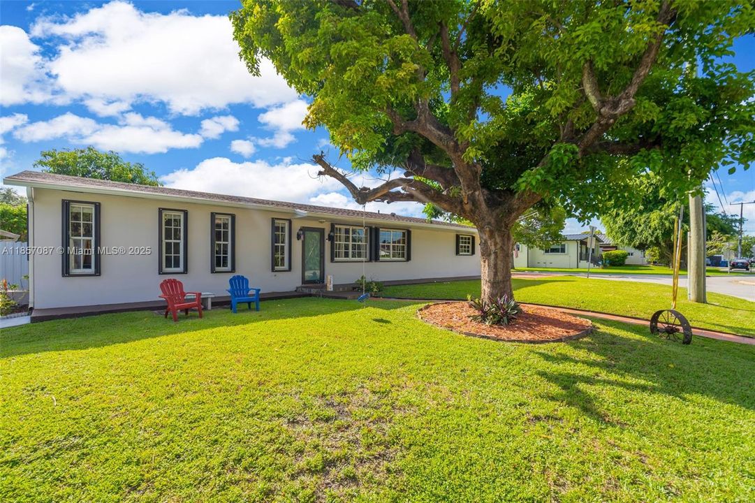 For Sale: $1,079,999 (4 beds, 3 baths, 1748 Square Feet)