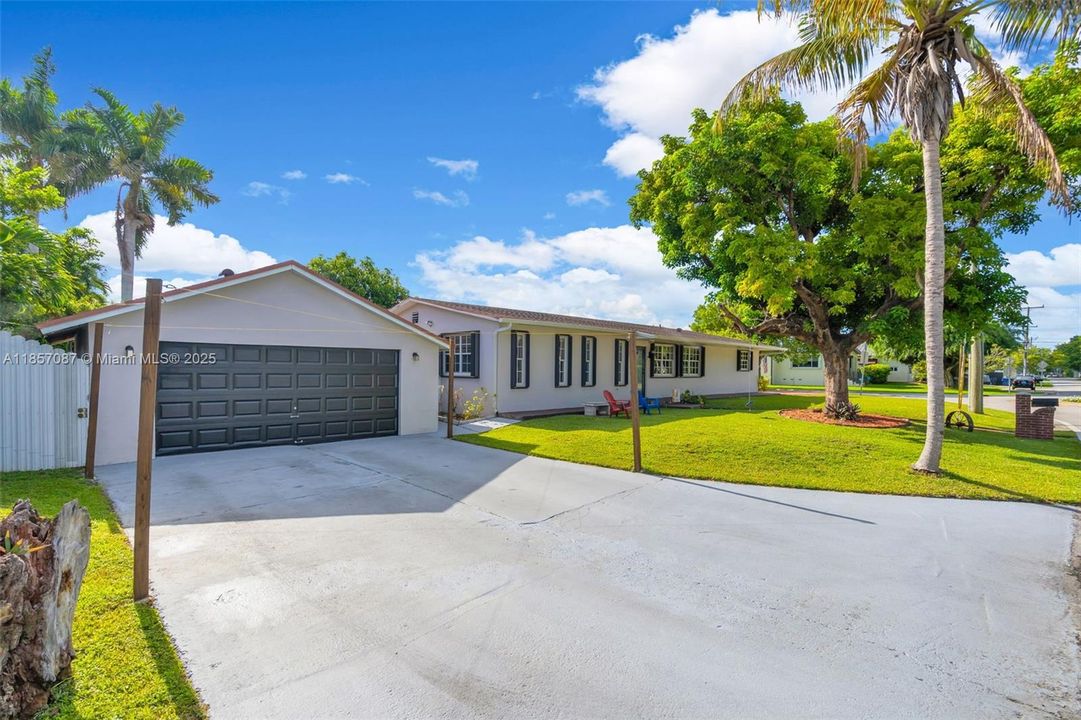 For Sale: $1,079,999 (4 beds, 3 baths, 1748 Square Feet)