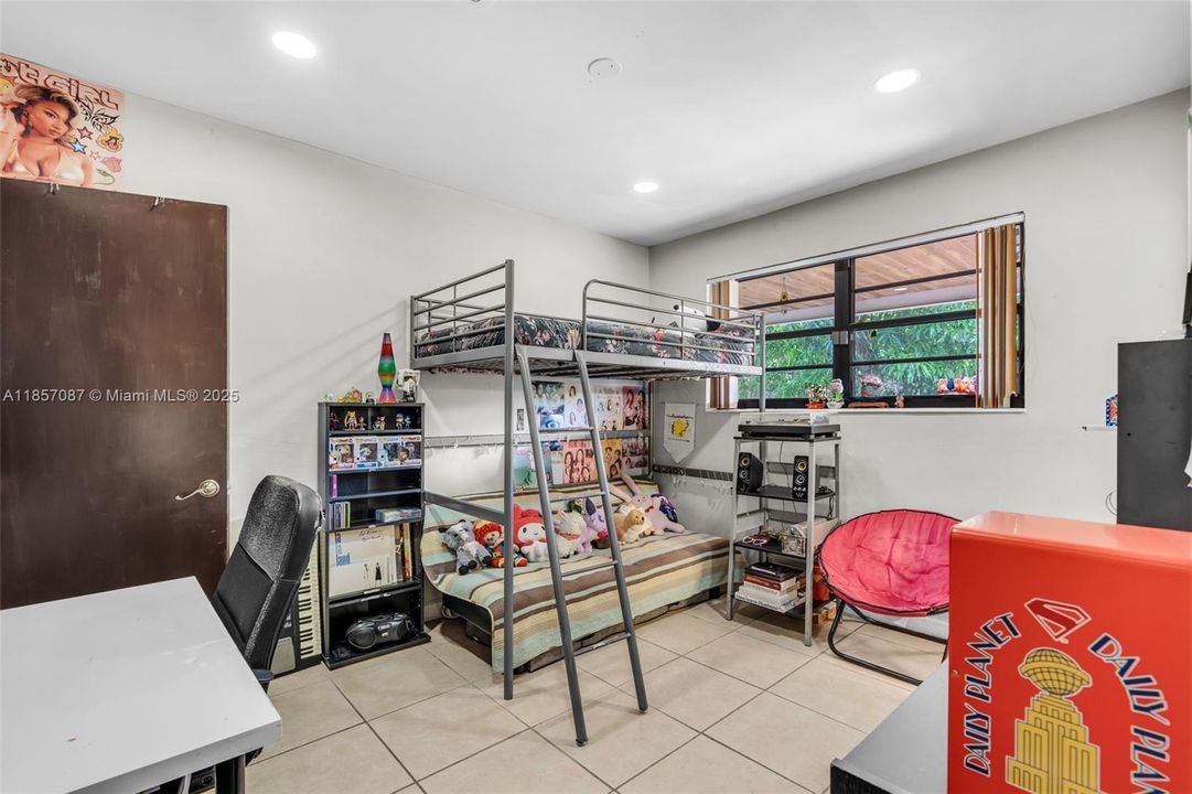 For Sale: $1,079,999 (4 beds, 3 baths, 1748 Square Feet)