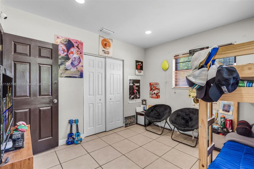 For Sale: $1,079,999 (4 beds, 3 baths, 1748 Square Feet)