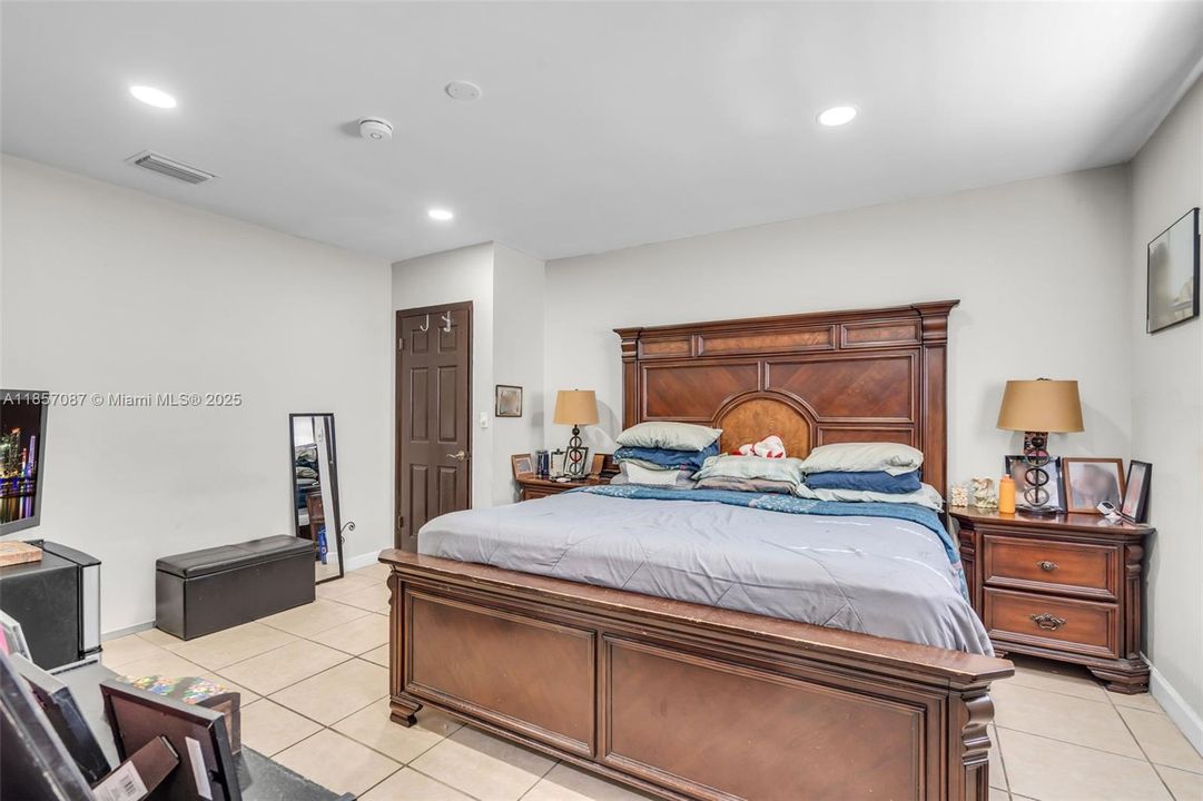 For Sale: $1,079,999 (4 beds, 3 baths, 1748 Square Feet)