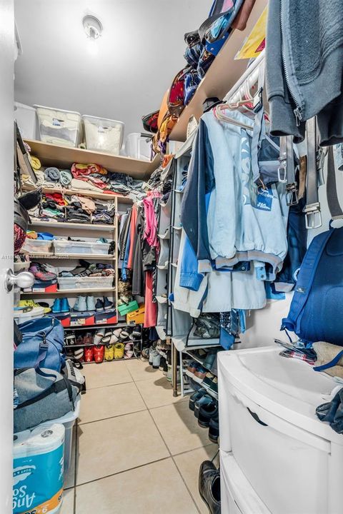 For Sale: $1,079,999 (4 beds, 3 baths, 1748 Square Feet)