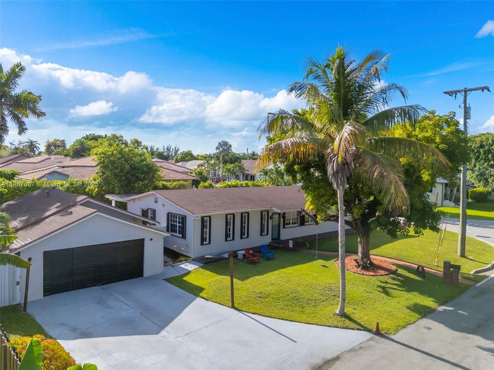 For Sale: $1,079,999 (4 beds, 3 baths, 1748 Square Feet)