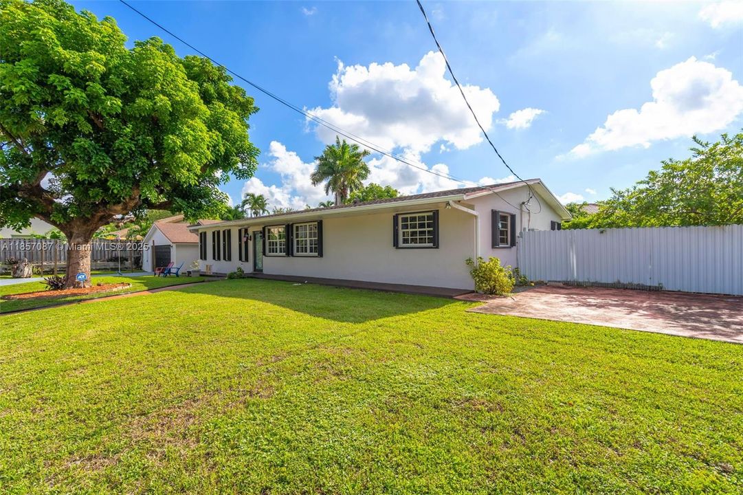 For Sale: $1,079,999 (4 beds, 3 baths, 1748 Square Feet)