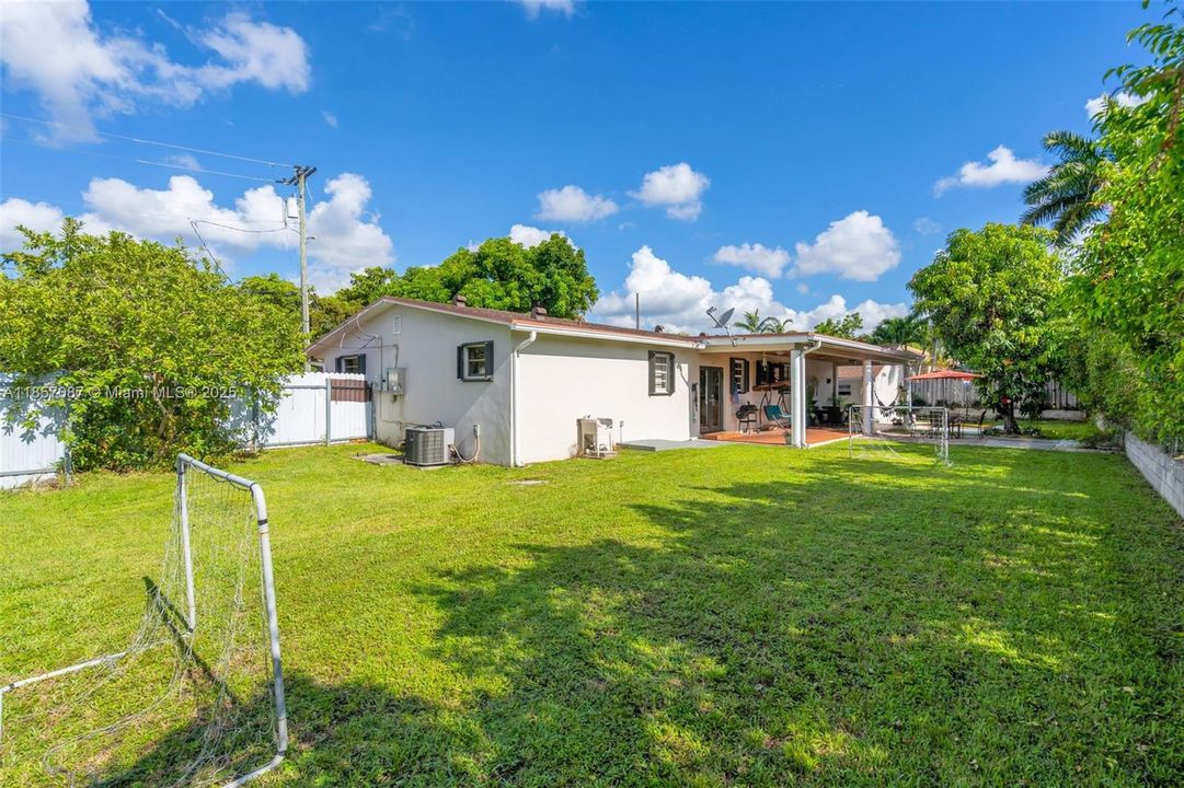 For Sale: $1,079,999 (4 beds, 3 baths, 1748 Square Feet)