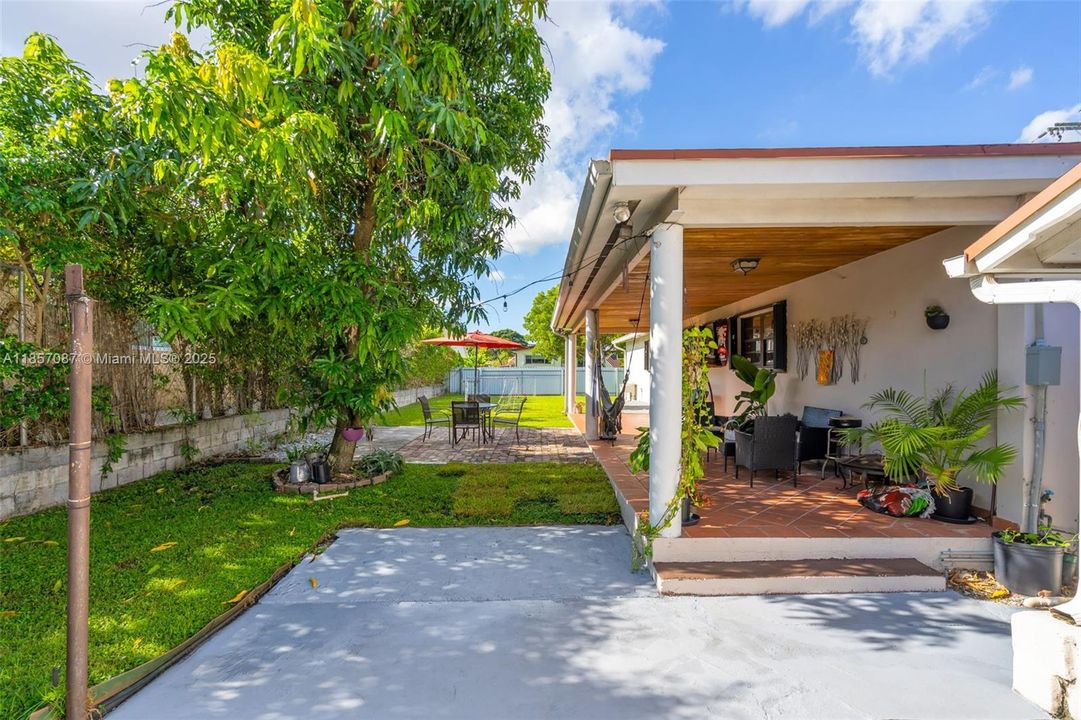 For Sale: $1,079,999 (4 beds, 3 baths, 1748 Square Feet)