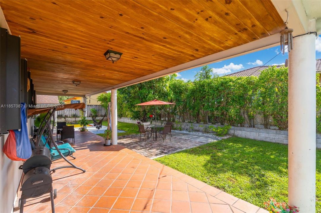 For Sale: $1,079,999 (4 beds, 3 baths, 1748 Square Feet)