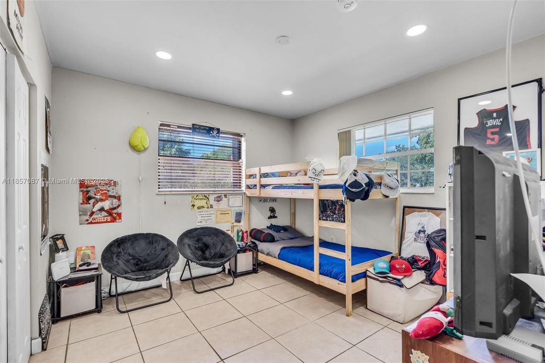 For Sale: $1,079,999 (4 beds, 3 baths, 1748 Square Feet)