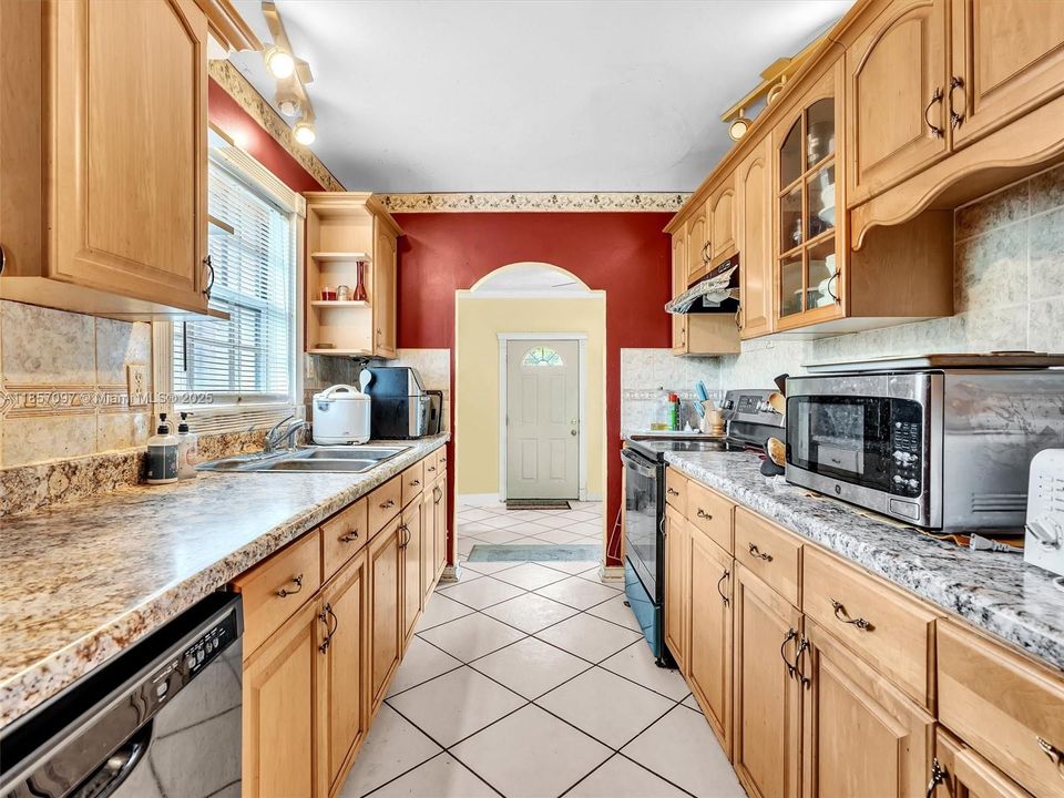 Недавно продано: $529,900 (3 спален, 2 ванн, 1644 Квадратных фут)