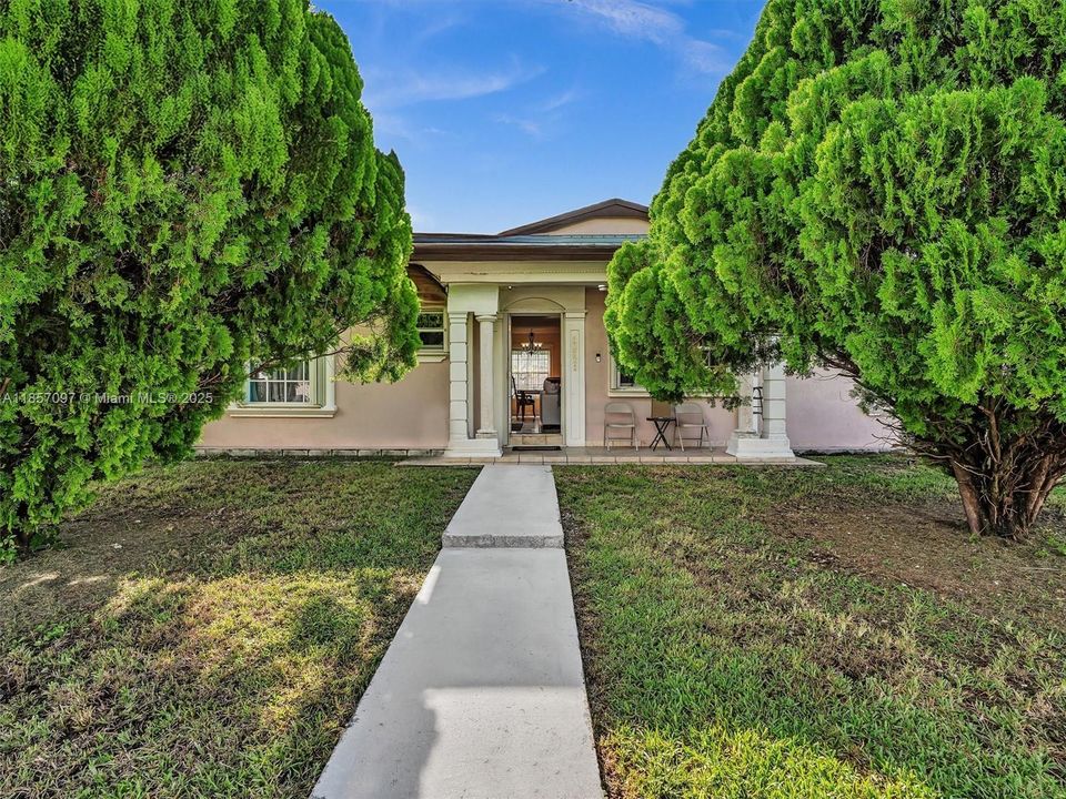 Недавно продано: $529,900 (3 спален, 2 ванн, 1644 Квадратных фут)