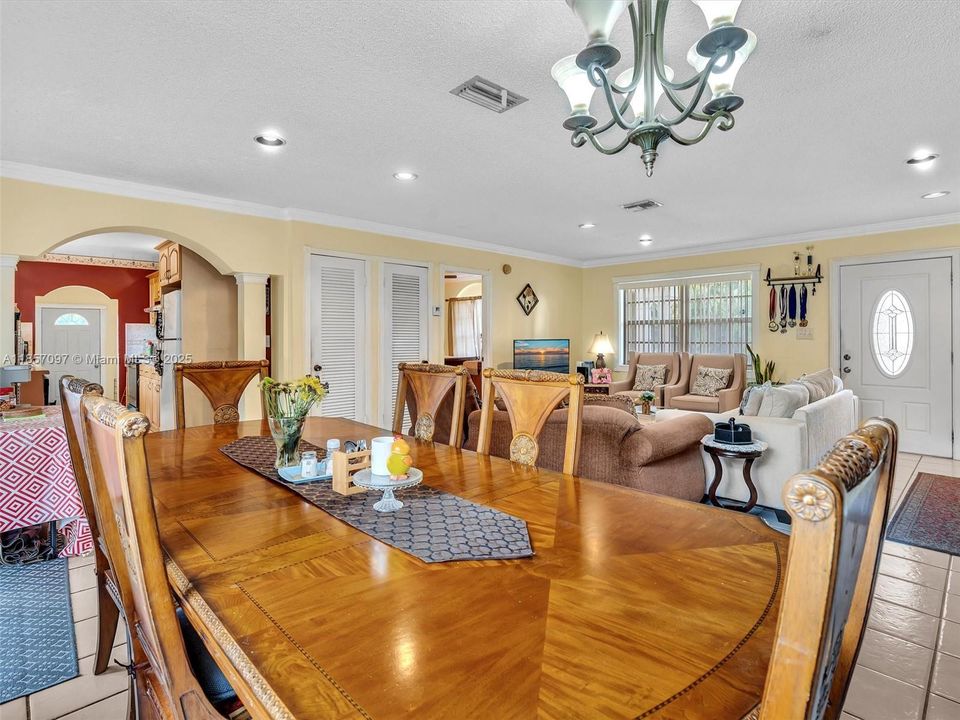 Недавно продано: $529,900 (3 спален, 2 ванн, 1644 Квадратных фут)