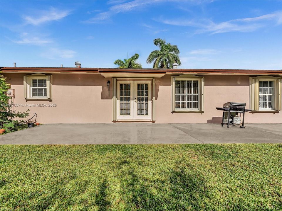 Недавно продано: $529,900 (3 спален, 2 ванн, 1644 Квадратных фут)