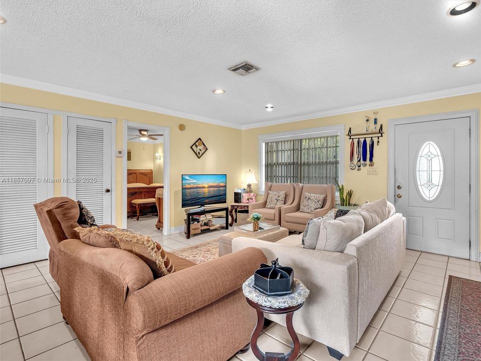 Недавно продано: $529,900 (3 спален, 2 ванн, 1644 Квадратных фут)