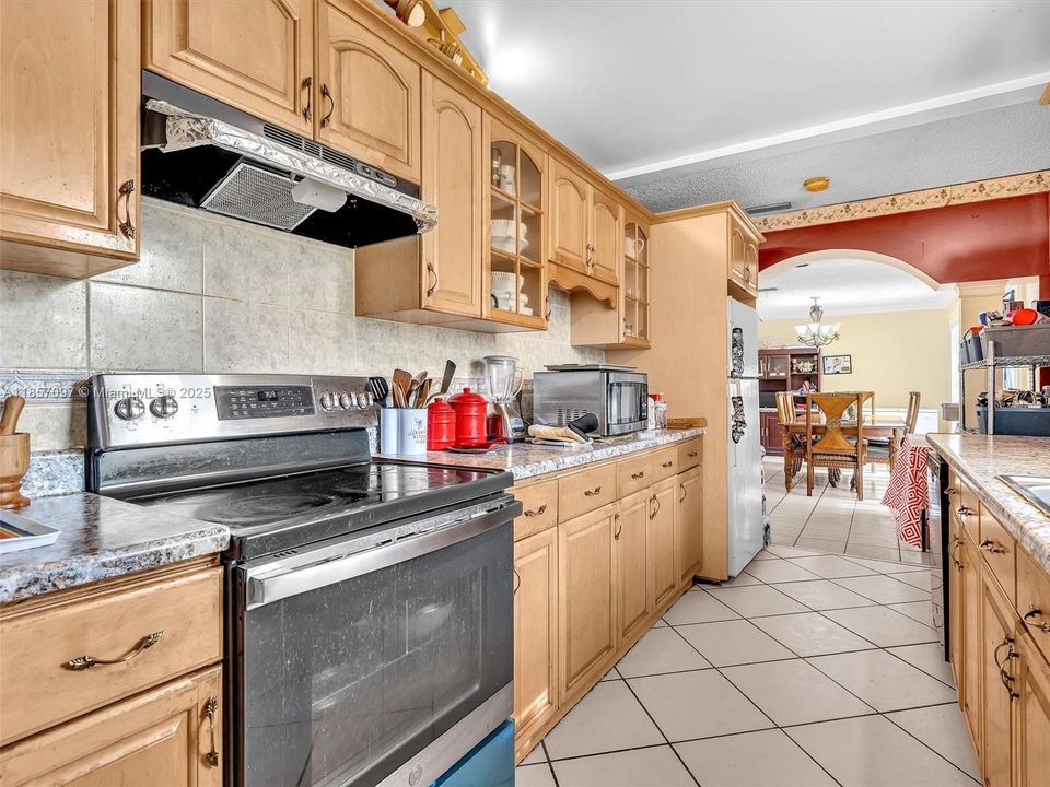 Недавно продано: $529,900 (3 спален, 2 ванн, 1644 Квадратных фут)