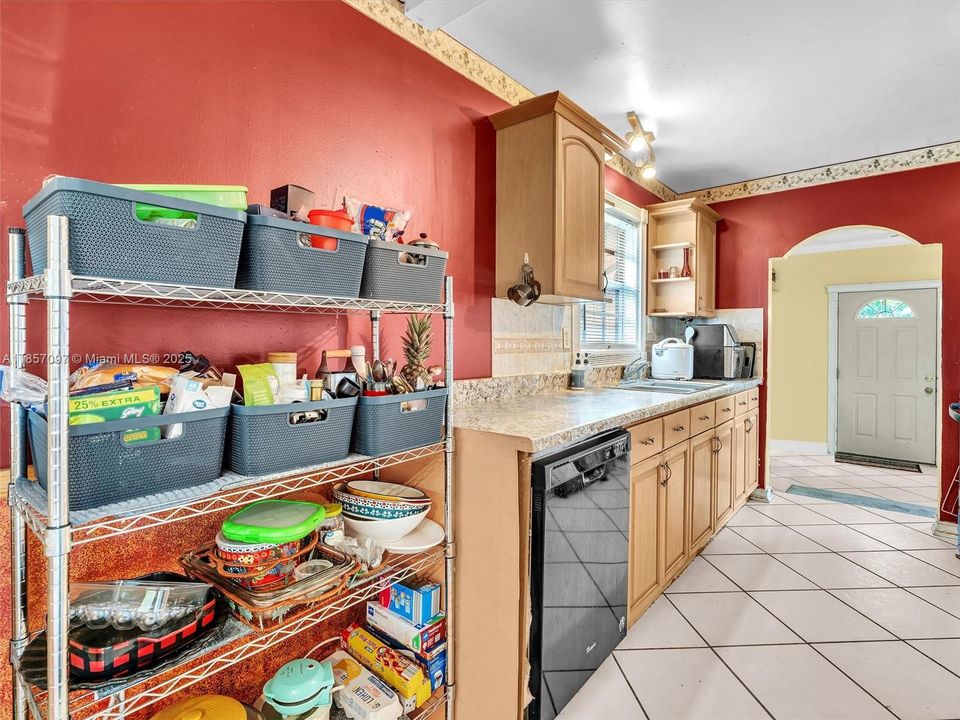 Недавно продано: $529,900 (3 спален, 2 ванн, 1644 Квадратных фут)