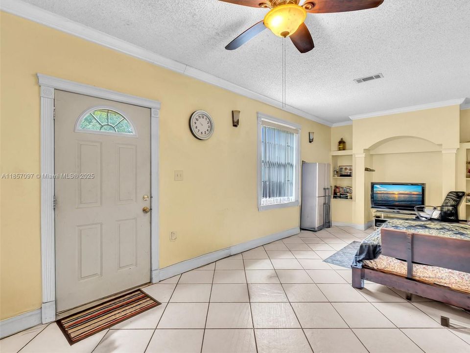 Недавно продано: $529,900 (3 спален, 2 ванн, 1644 Квадратных фут)