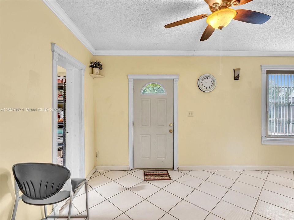 Недавно продано: $529,900 (3 спален, 2 ванн, 1644 Квадратных фут)