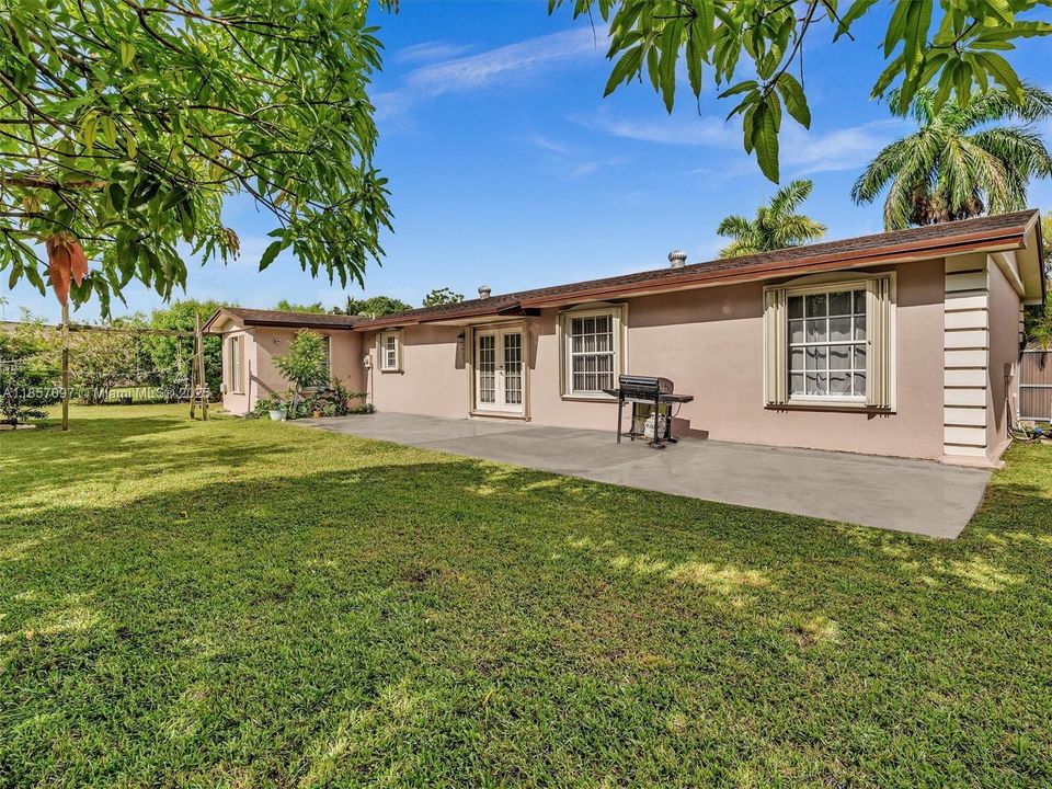 Недавно продано: $529,900 (3 спален, 2 ванн, 1644 Квадратных фут)