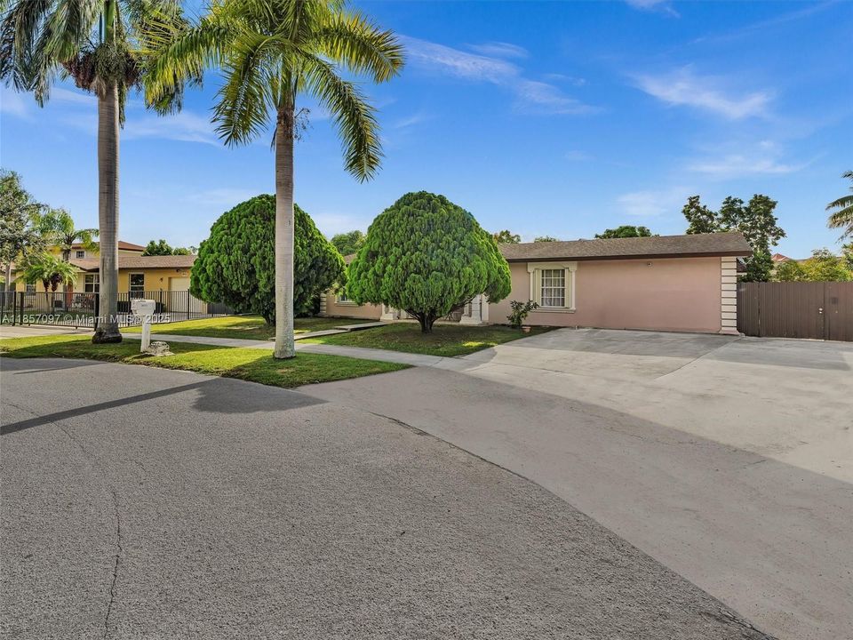 Недавно продано: $529,900 (3 спален, 2 ванн, 1644 Квадратных фут)