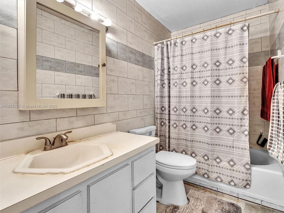 Недавно продано: $529,900 (3 спален, 2 ванн, 1644 Квадратных фут)