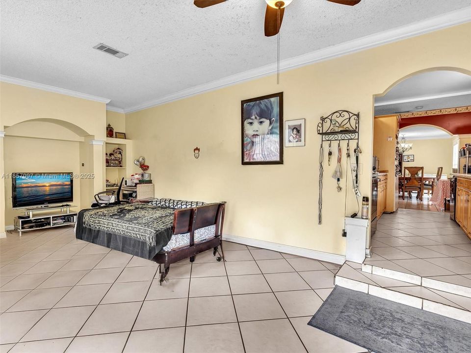 Недавно продано: $529,900 (3 спален, 2 ванн, 1644 Квадратных фут)