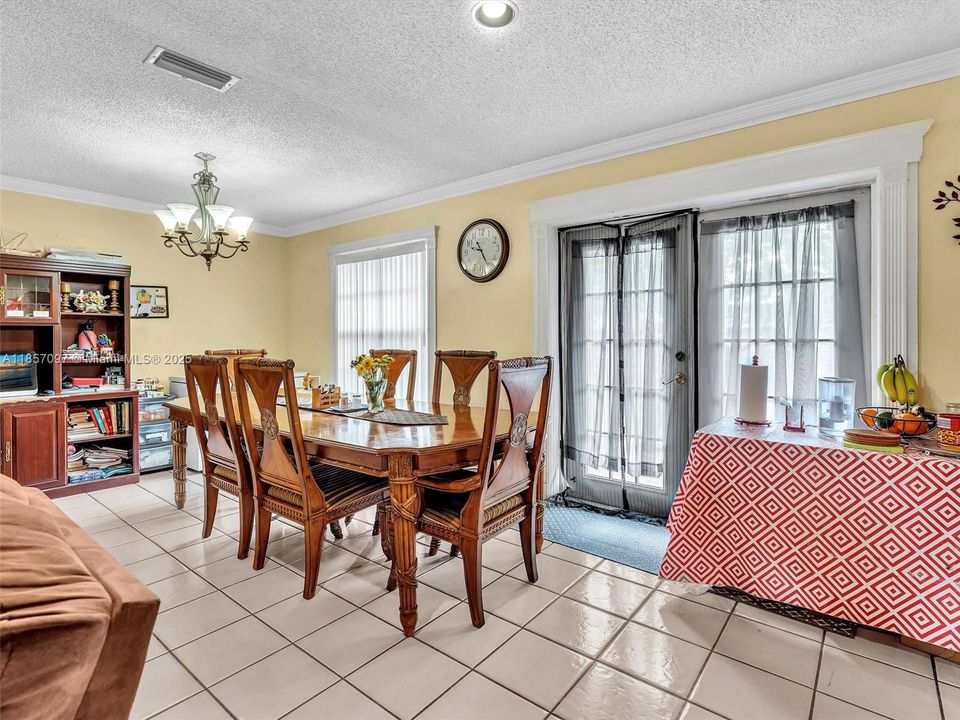 Недавно продано: $529,900 (3 спален, 2 ванн, 1644 Квадратных фут)