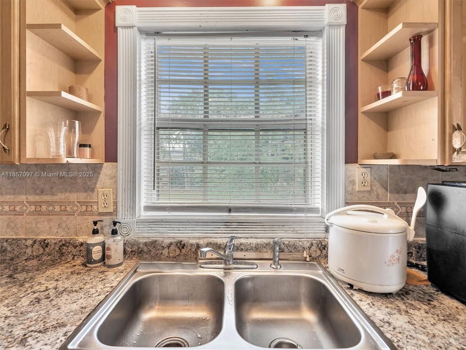 Недавно продано: $529,900 (3 спален, 2 ванн, 1644 Квадратных фут)