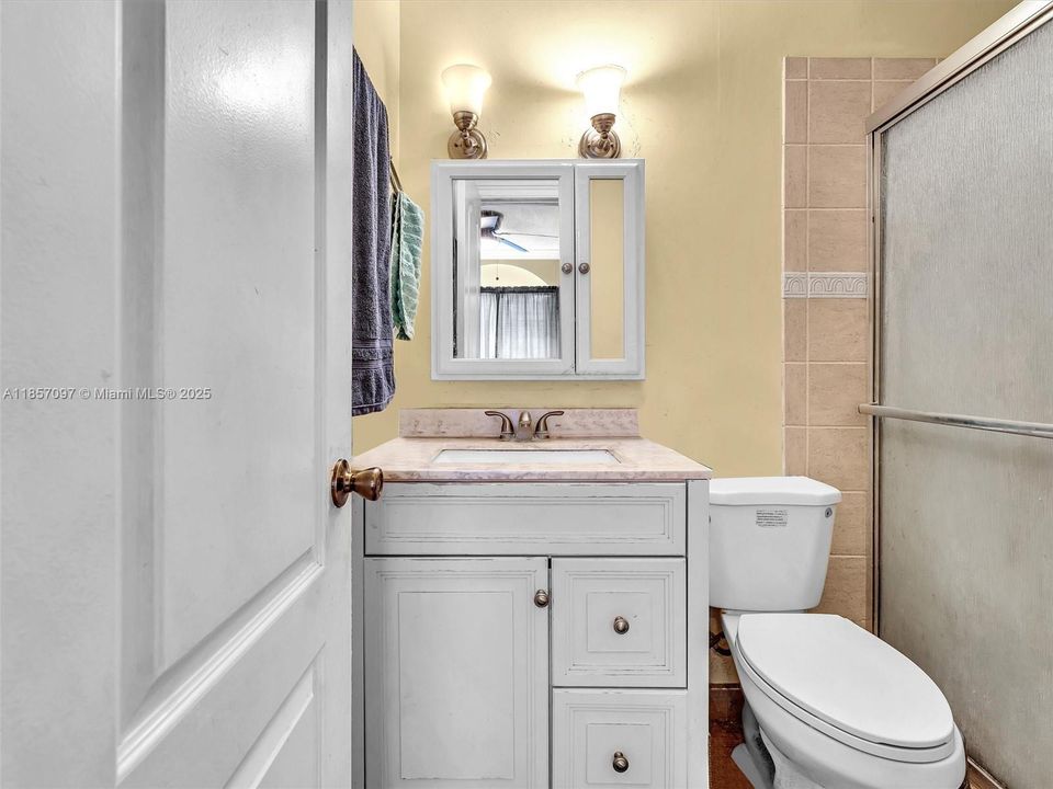 Недавно продано: $529,900 (3 спален, 2 ванн, 1644 Квадратных фут)