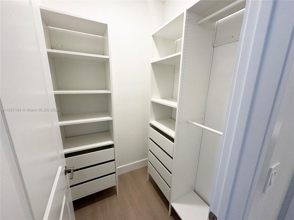 For Rent: $7,400 (5 beds, 4 baths, 3888 Square Feet)