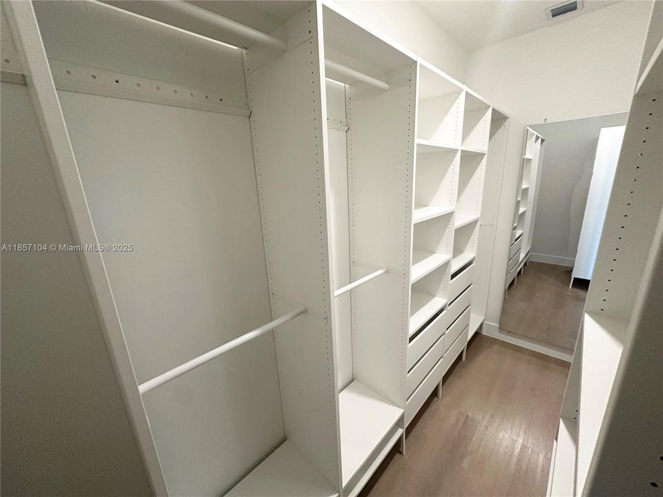 For Rent: $7,400 (5 beds, 4 baths, 3888 Square Feet)