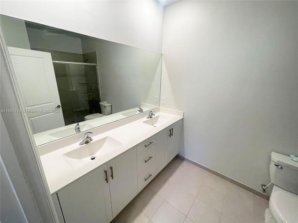 合同活跃: $3,675 (4 贝兹, 2 浴室, 1920 平方英尺)