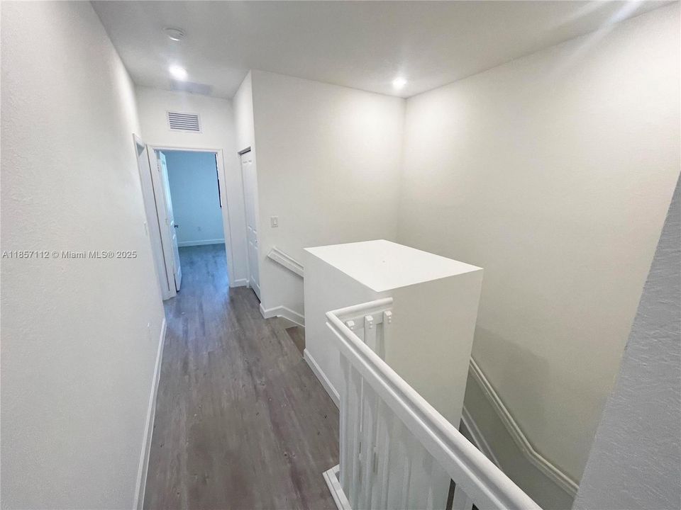 合同活跃: $3,675 (4 贝兹, 2 浴室, 1920 平方英尺)