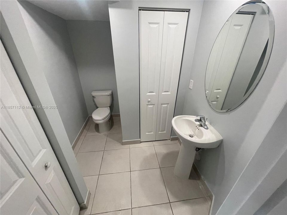 合同活跃: $3,675 (4 贝兹, 2 浴室, 1920 平方英尺)