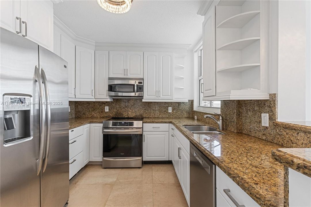 На продажу: $870,000 (3 спален, 2 ванн, 1551 Квадратных фут)