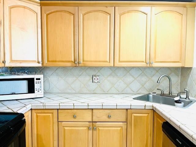 待售: $239,900 (2 贝兹, 2 浴室, 1182 平方英尺)