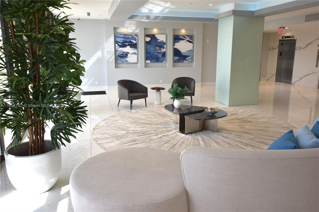 待售: $199,000 (1 贝兹, 1 浴室, 913 平方英尺)