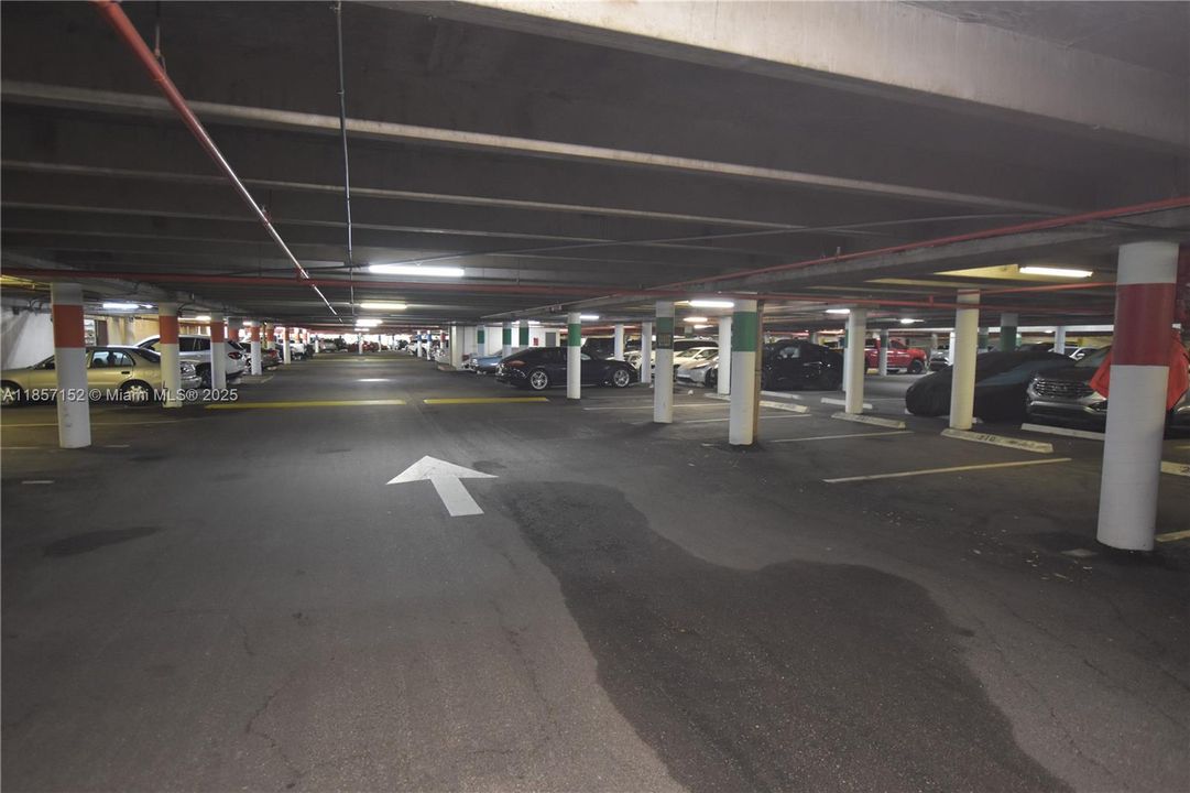 待售: $199,000 (1 贝兹, 1 浴室, 913 平方英尺)