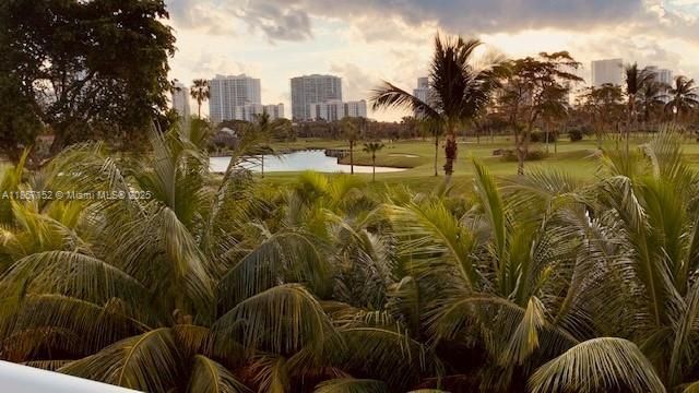 待售: $199,000 (1 贝兹, 1 浴室, 913 平方英尺)