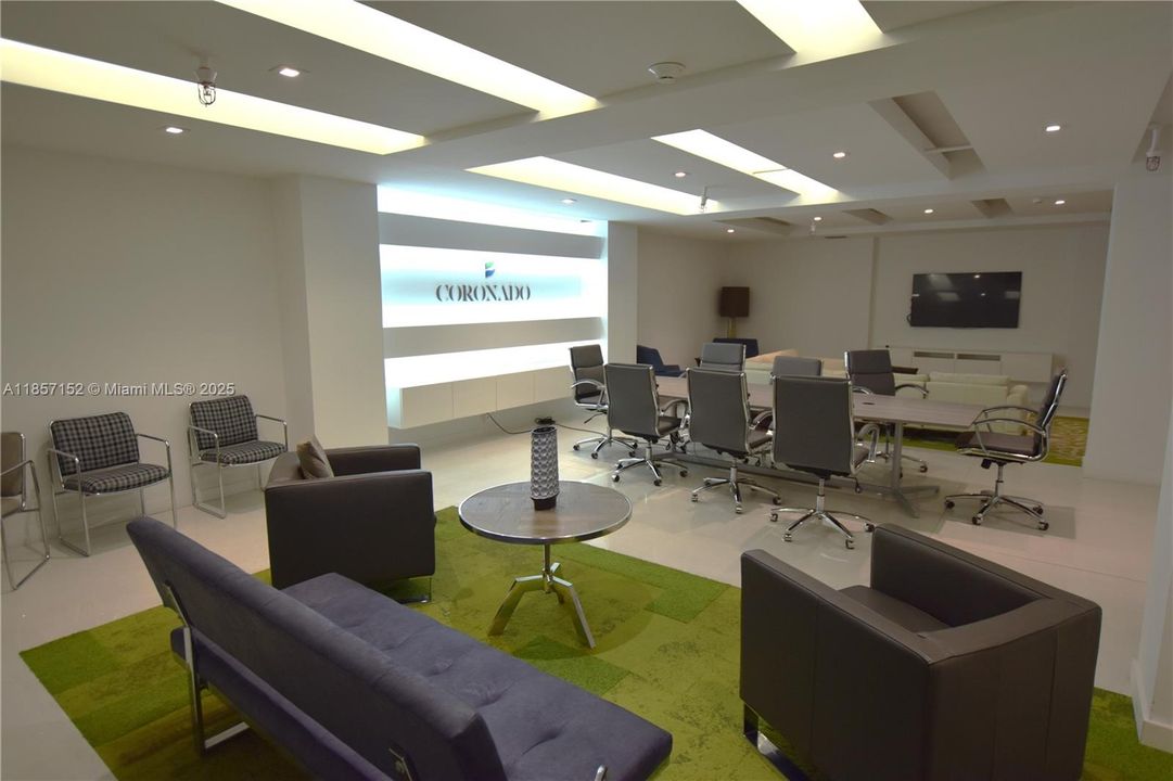 待售: $199,000 (1 贝兹, 1 浴室, 913 平方英尺)