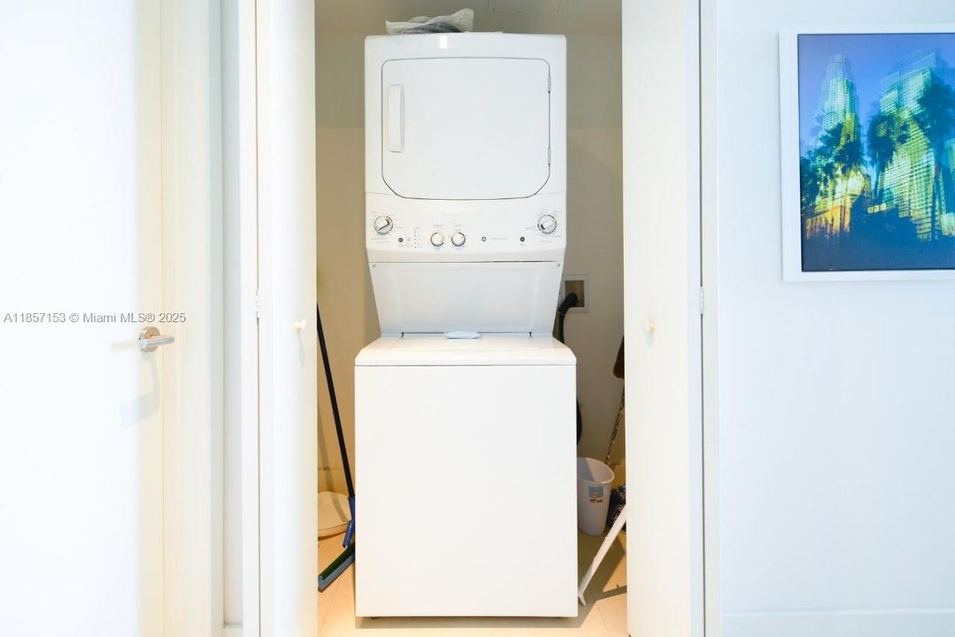 待售: $945,000 (2 贝兹, 2 浴室, 1136 平方英尺)