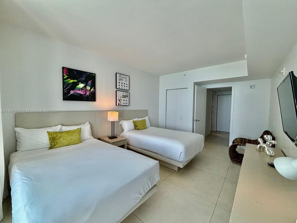 待售: $945,000 (2 贝兹, 2 浴室, 1136 平方英尺)