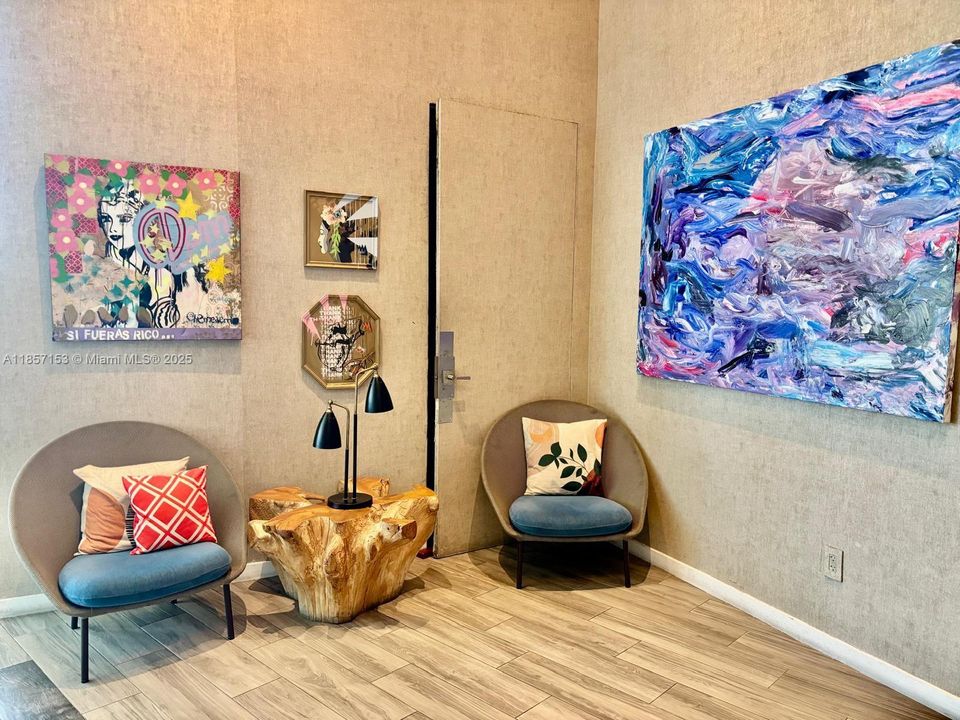 待售: $945,000 (2 贝兹, 2 浴室, 1136 平方英尺)