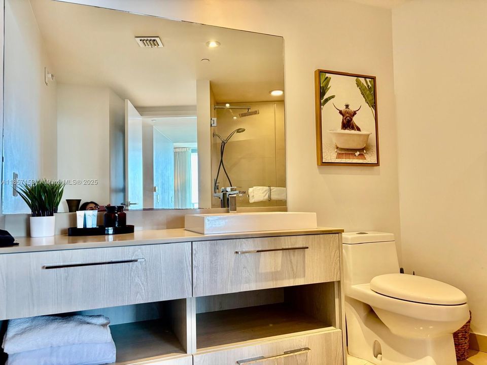 待售: $945,000 (2 贝兹, 2 浴室, 1136 平方英尺)