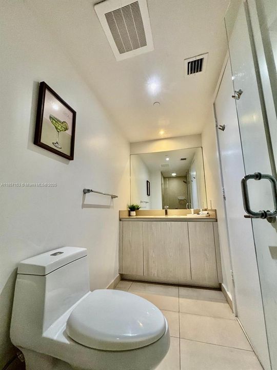 待售: $945,000 (2 贝兹, 2 浴室, 1136 平方英尺)