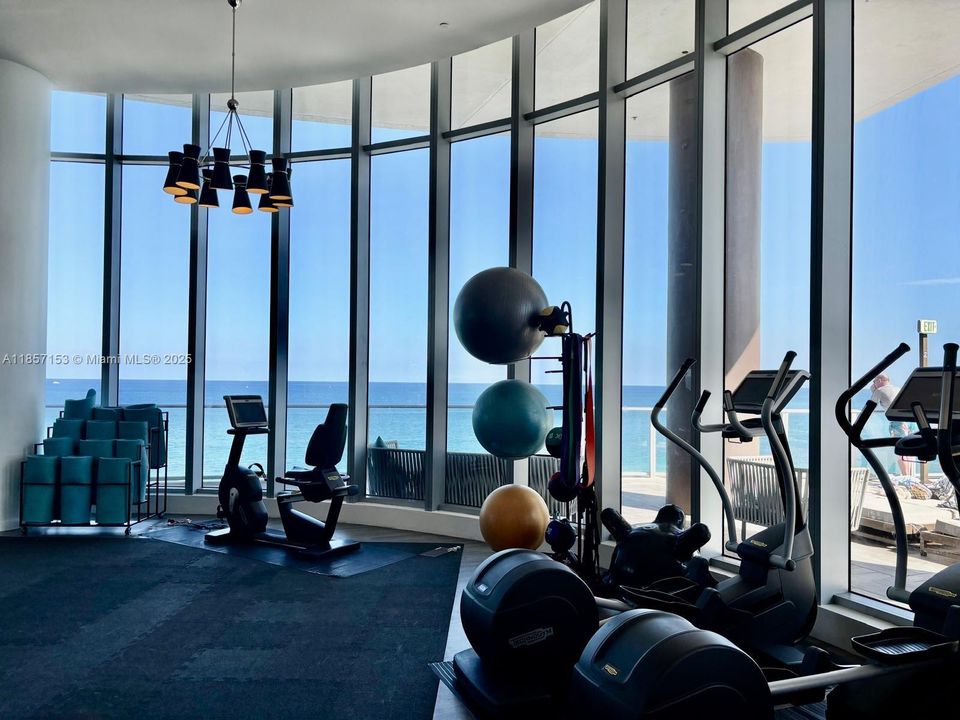 待售: $945,000 (2 贝兹, 2 浴室, 1136 平方英尺)