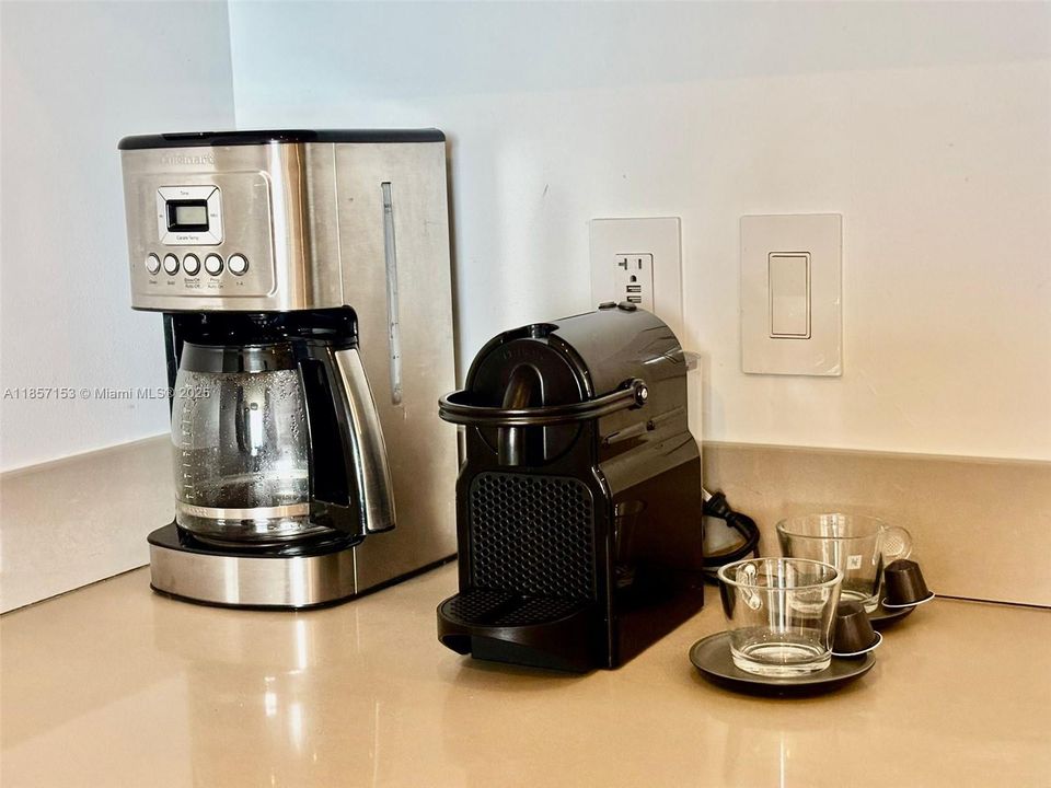 待售: $945,000 (2 贝兹, 2 浴室, 1136 平方英尺)